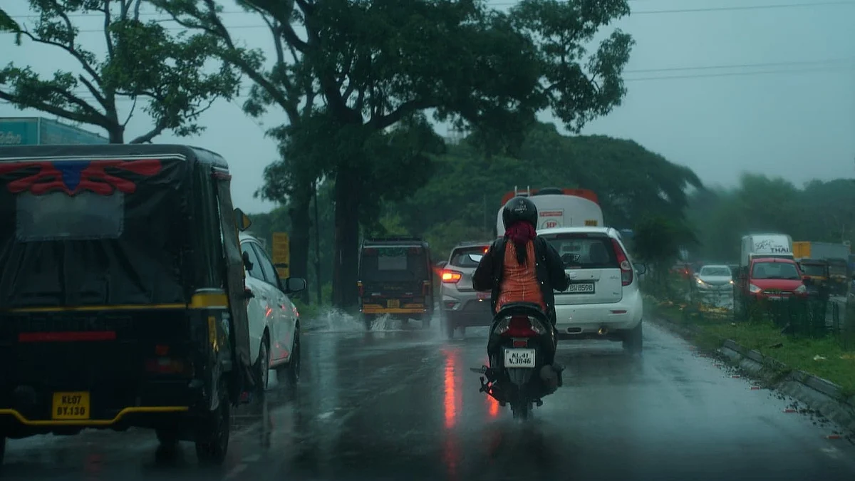 ഉച്ചയ്ക്ക് ശേഷം ഇടിയോടുകൂടിയ മഴയ്ക്ക് സാധ്യത; 12 ജില്ലകളില് ഓറഞ്ച് അലര്ട്ട്