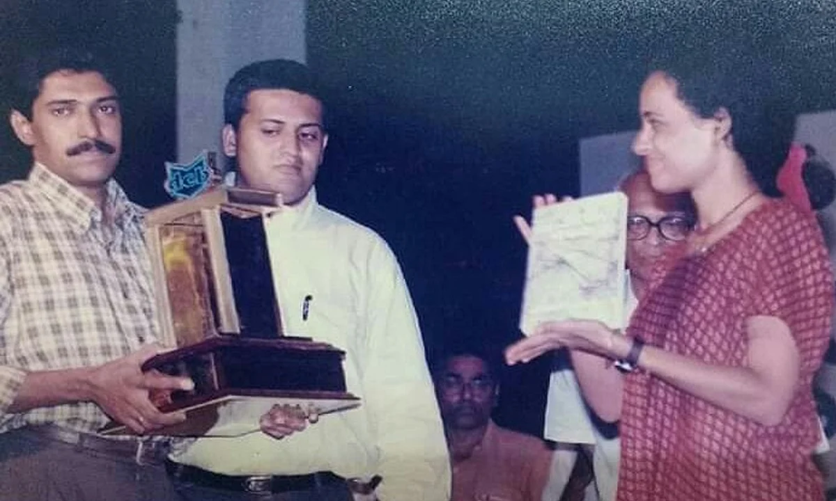 ‘എഴുത്തുകാരന്റെ ഇടപെടല് എഴുത്തില്, പ്രതിബദ്ധതയും സാംസ്കാരിക നായകസ്ഥാനവും ആരോപിക്കണോ എന്നതില് സംശയം’: വി.ജെ ജയിംസ് അഭിമുഖം