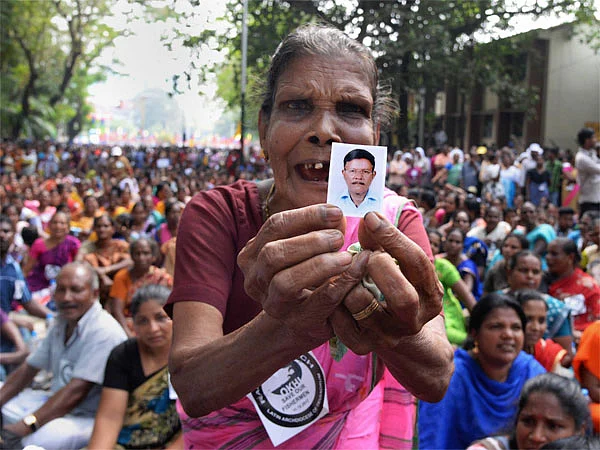ഓഖിയില് തിരുവനന്തപുരം ചെറിയതുറയില് നിന്ന് കാണാതായ സേവ്യറിന്റെ സഹോദരി മറിയാമ്മ 