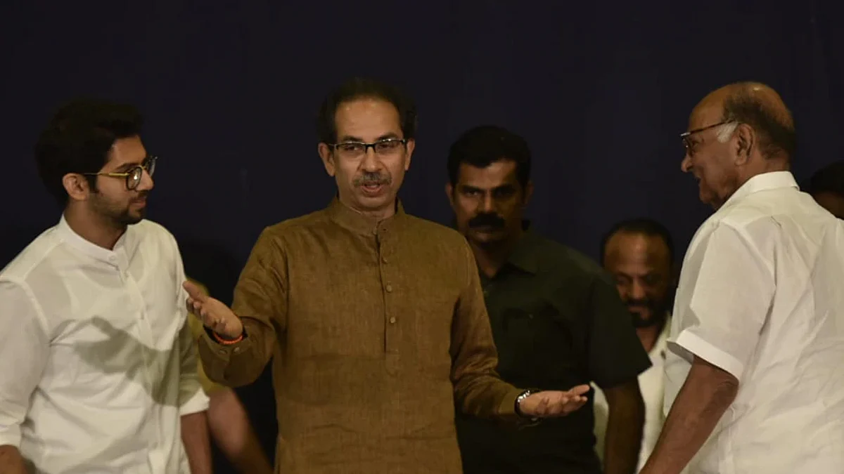 ‘അധികാരക്കസേരയില് ഫെവികോള് ഒഴിച്ച് ഇരിക്കൂ’ ; ബിജെപിയുടെ അര്ധരാത്രി നാടകത്തില് പൊട്ടിത്തെറിച്ച് ഉദ്ധവ് താക്കറെ