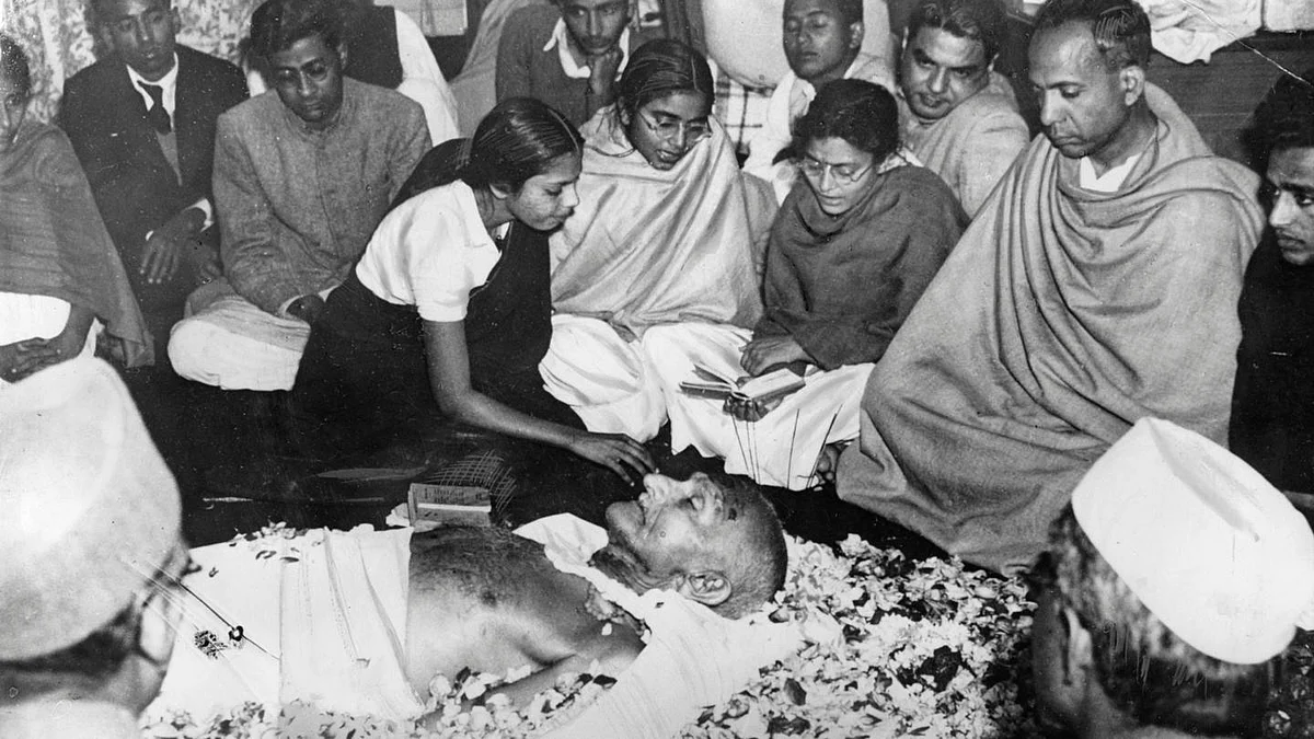 ‘ഗാന്ധിവധത്തിലെ സത്യങ്ങള് മായ്ക്കുന്നു’;വെടിയേറ്റ് വീണതടക്കം സ്മൃതി ഗ്യാലറിയിലെ ചിത്രങ്ങള് നീക്കിയതില് ആഞ്ഞടിച്ച് തുഷാര് ഗാന്ധി