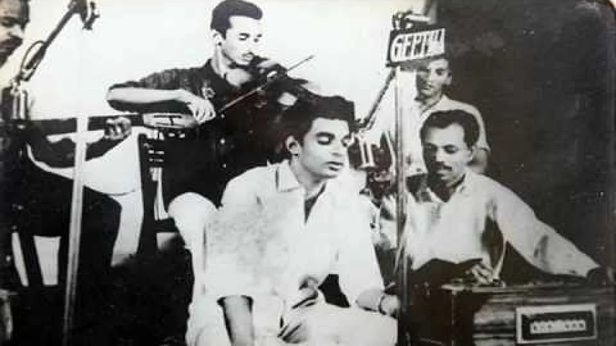 ഒരു പുഷ്പം മാത്രമെൻ വിടർന്ന നിമിഷങ്ങൾ