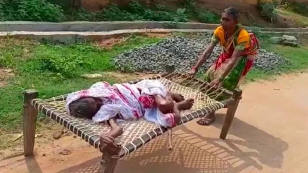 പെന്ഷന് വാങ്ങാന് നേരിട്ടെത്തണമെന്ന് ബാങ്ക്; 120കാരി അമ്മയെ കട്ടിലോടെ വലിച്ച് കൊണ്ട് പോയി 70കാരിയായ മകള്