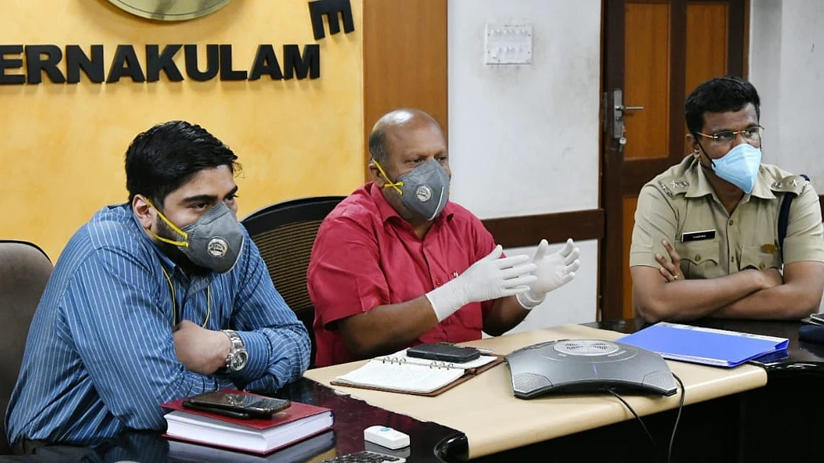 ആലുവയിൽ ഒരു ദിവസം ചരക്ക് ഇറക്കാം; വിൽപന കണ്ടെയ്ൻമെൻ്റ് സോണിൽ മാത്രം