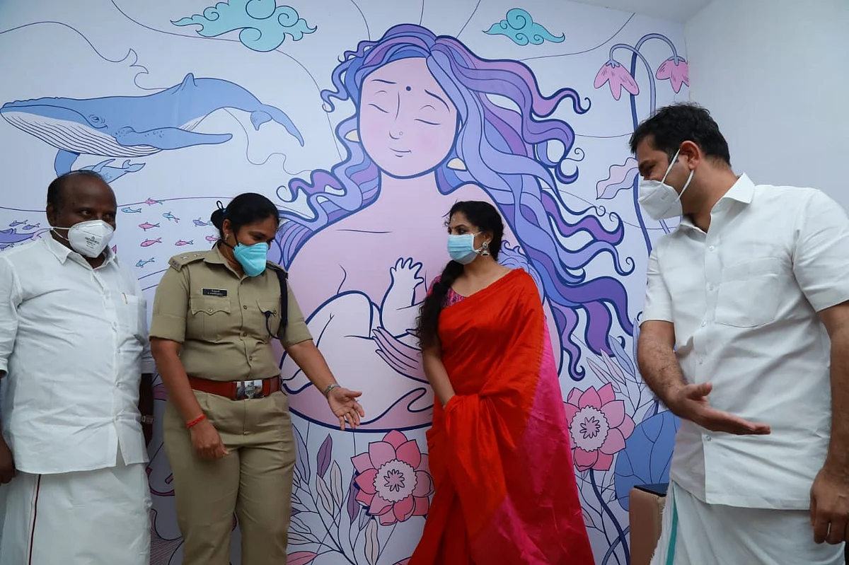 കലൂര് ബസ് സ്റ്റാന്ഡില് സ്ത്രീ സൗഹൃദ ബസ് ഷെല്ട്ടറും ഫീഡിംഗ് റൂമും