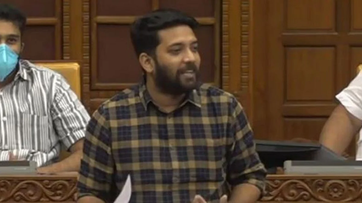 മുഖ്യമന്ത്രിയുടെ ഓഫീസുമായി ബന്ധമില്ലാത്തത് പിണറായി വിജയന് മാത്രമെന്ന് ഷാഫി പറമ്പില്