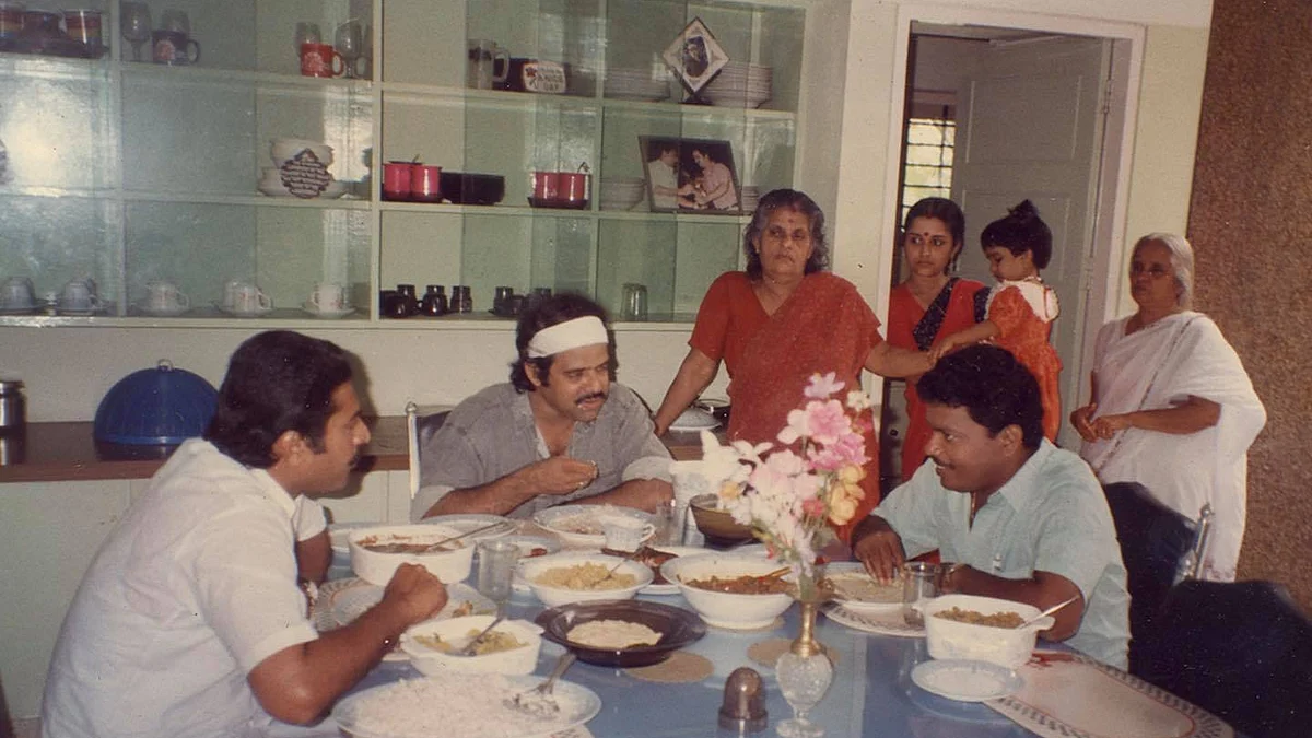 സ്വതസിദ്ധമായ കുസൃതിച്ചിരിയോടെ സുകുമാരന് പറഞ്ഞു, 'അവന് ആള് അപകടകാരിയാ'