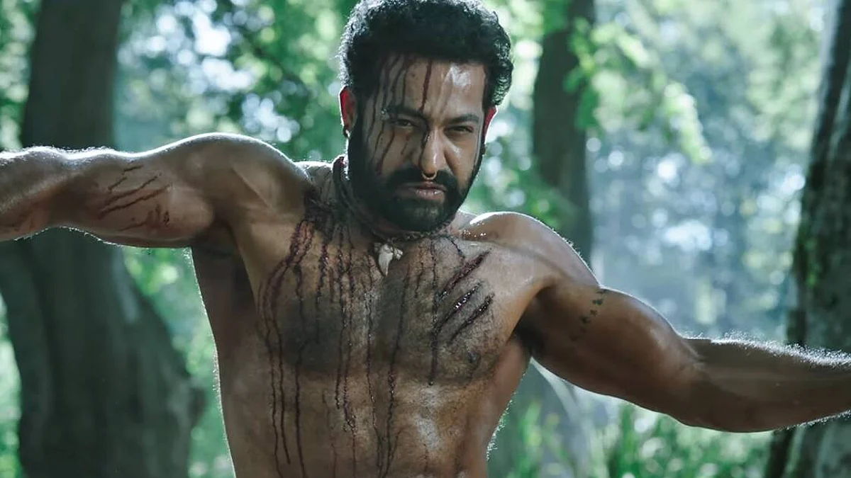 ബാഹുബലിക്കും മീതെ, കോമരം ഭീം ആയി ജൂനിയര് എന്.ടി.ആര്; ആര് ആര് ആര് ടീസര്