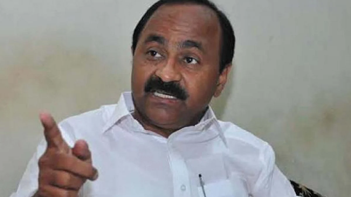 'എ.കെ.ജി. സെന്ററില് ആര് കയറിയാലും അവരെ പുണ്യതീര്ത്ഥം തളിച്ച് മതേതരവാദികളും പുണ്യവാളന്മാരുമാക്കും', ഇരട്ടത്താപ്പെന്ന് വി.ഡി.സതീശന്