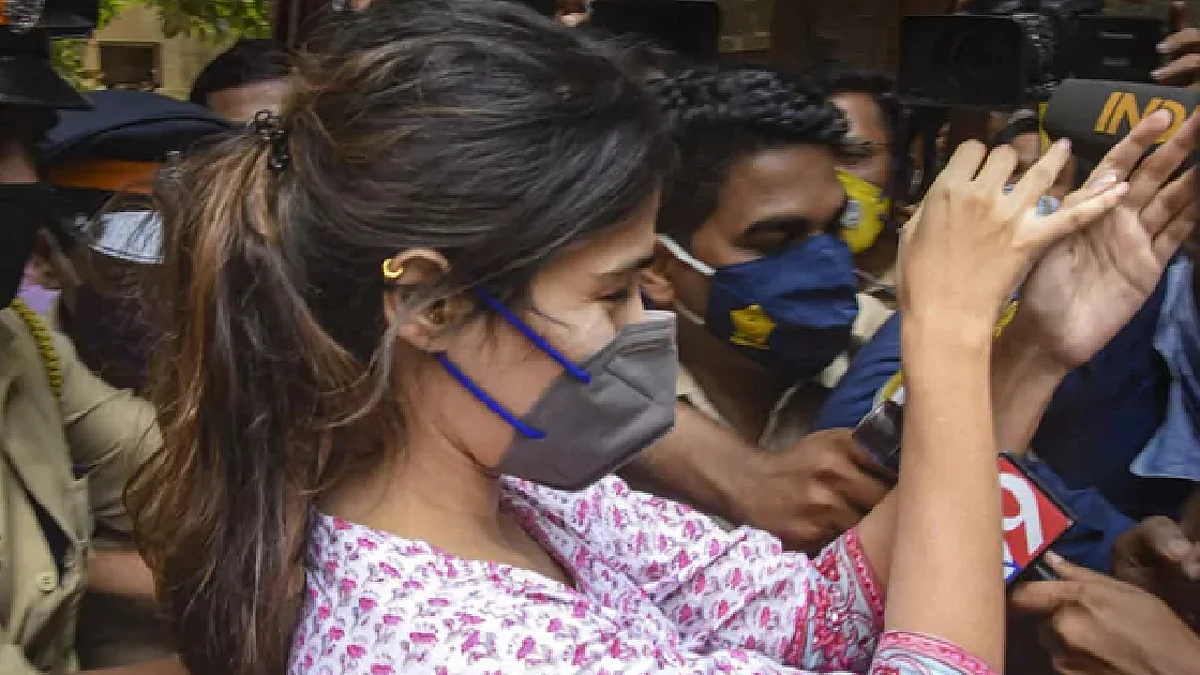 'വ്യാജവാര്ത്തകള് പ്രചരിപ്പിച്ച് റിയ ചക്രബര്ത്തിയെ തകര്ക്കാന് ശ്രമിച്ചവരോട് പകരം ചോദിക്കും'; അഭിഭാഷകന്