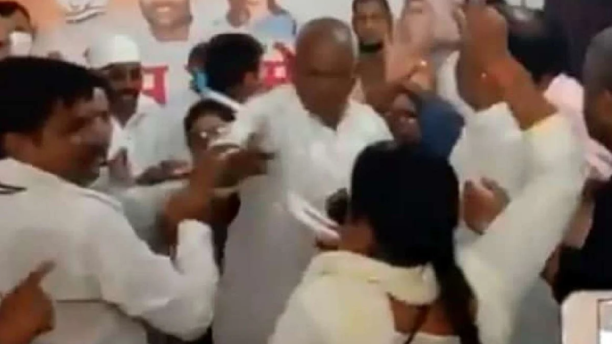 ബലാത്സംഗക്കേസ് പ്രതിയെ സ്ഥാനാര്ത്ഥിയാക്കുന്നത് എതിര്ത്തു; യുപിയില് വനിതാ നേതാവിനെ ക്രൂരമായി മര്ദ്ദിച്ച് കോണ്ഗ്രസ് പ്രവര്ത്തകര്