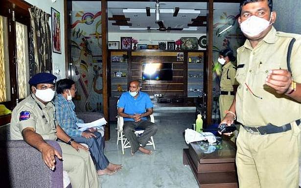 ബി.ജെ.പി സ്ഥാനാര്‍ത്ഥിയുടെ ബന്ധുവീട്ടില്‍ നിന്നും 18.67 ലക്ഷം പിടികൂടി; തട്ടിപ്പറിച്ചോടി പ്രവര്‍ത്തകര്‍