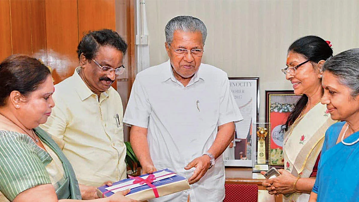 മലയാള സിനിമയിലെ ലോബി, ലൊക്കേഷനിലെ വിവേചനം; ജസ്റ്റിസ് ഹേമ കമ്മീഷന് റിപ്പോര്ട്ട് സര്ക്കാര് പൂഴ്ത്തിവെക്കുന്നത് ആര്ക്ക് വേണ്ടി?
