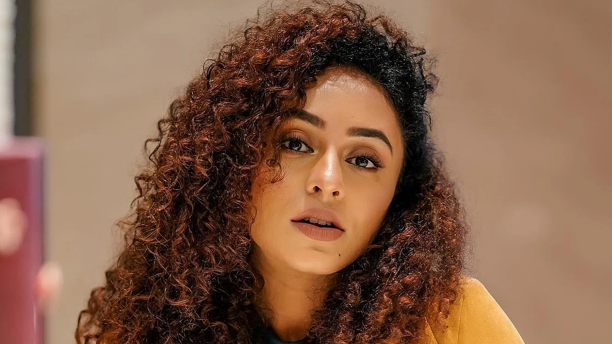 'ഈ ഉത്സാഹം എന്റെ സിനിമ പ്രൊമോട്ട് ചെയ്യാൻ കൂടി കാണിക്കാമോ?'; ഓൺലൈൻ മാധ്യമങ്ങളോട് പേളി മാണി