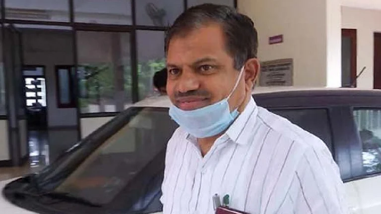 നിക്ഷേപ തട്ടിപ്പ് കേസ്: എം.സി.കമറുദ്ദീനെ പൊലീസ് കസ്റ്റഡിയില് വിട്ടു