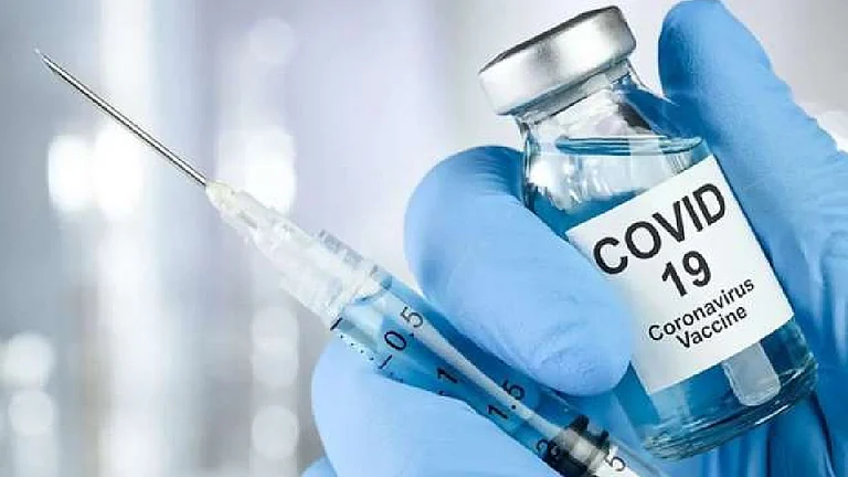 'കൊവിഡ് വാക്സിന് സ്വീകരിക്കുന്നവര് രണ്ട് മാസത്തേക്ക് മദ്യപിക്കരുത്'; ആരോഗ്യവിദഗ്ധരുടെ മുന്നറിയിപ്പ്