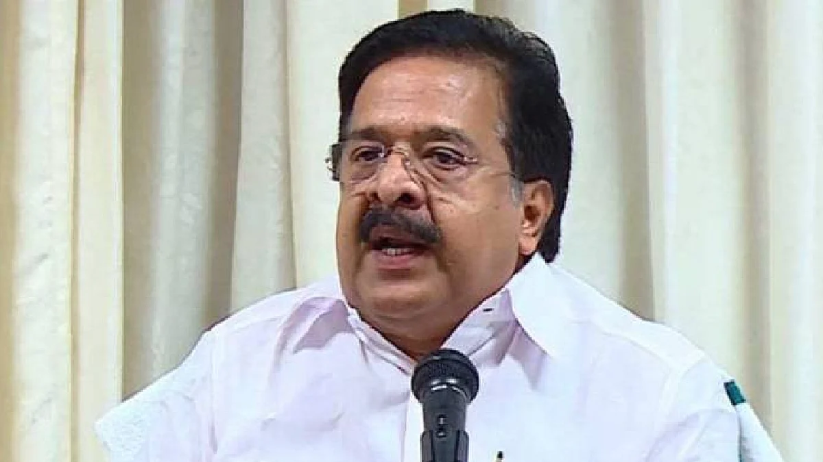 'പിന്വാതില് വഴി നിയമനം ലഭിച്ചവരെ സ്ഥിരപ്പെടുത്താന് നീക്കം', സര്ക്കാരിന്റേത് യുവാക്കളോടുള്ള വെല്ലുവിളിയെന്ന് ചെന്നിത്തല