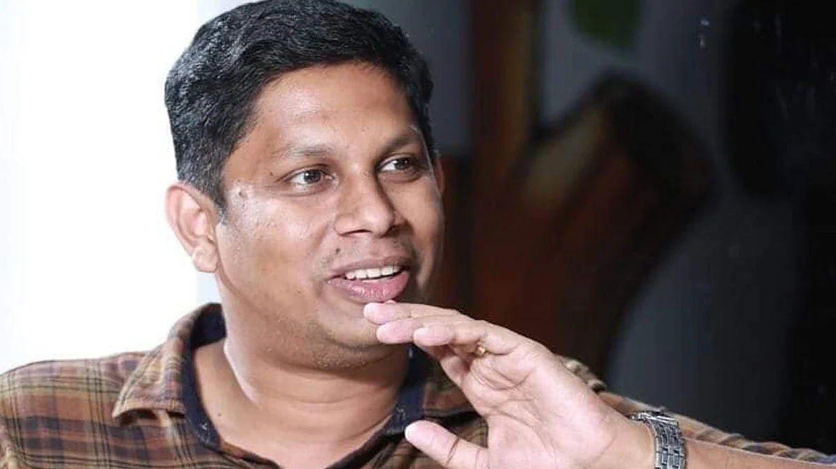 പാട്ടെഴുതിയ ആള് 'കവര്' ആയിപ്പോകാതിരുന്നാല് സന്തോഷം, സെലക്ടീവ് മറവിയുള്ള സൂക്കേടുകാരോട്; മനു മഞ്ജിത്തിന്റെ കുറിപ്പ്
