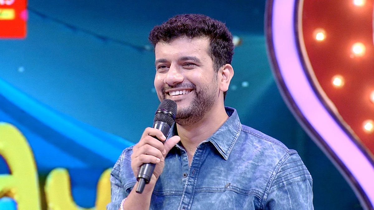 രമേശ് പിഷാരടി കോണ്ഗ്രസിലേക്ക്; ഐശ്വര്യ കേരള യാത്രയില് പങ്കെടുക്കും