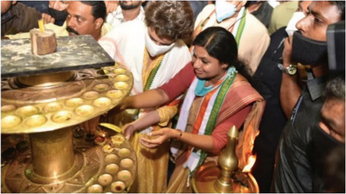 ക്ഷേത്ര ദർശനത്തിനിടെ വീണയുടെ സാരിക്ക് തീ പിടിച്ചു; ചേർത്ത് പിടിച്ച് പ്രിയങ്ക; സഹോദരിയുടെ സ്നേഹവും കരുതലുമെന്ന് വീണ