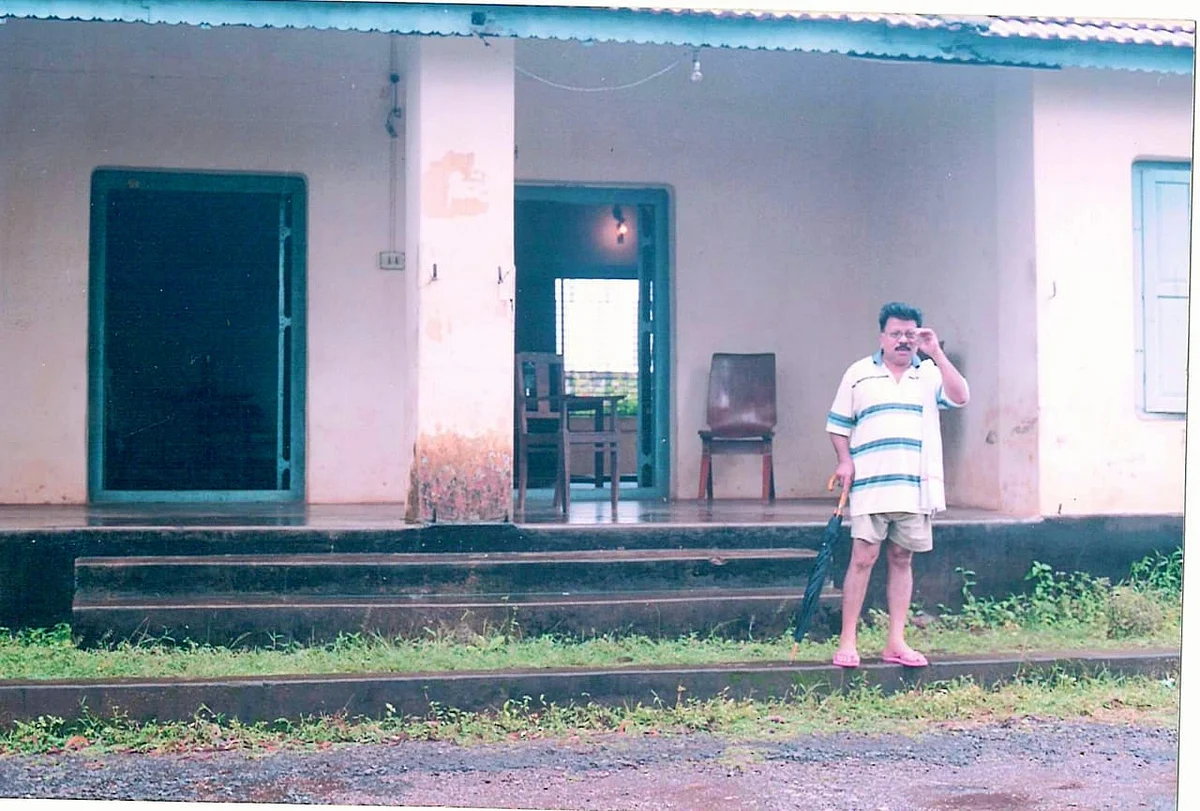 പരലോകം പ്രൂഫ് വായിക്കാൻ മാടായിപ്പാറയിലെ ബംഗ്ലാവിൽ, പുനത്തിൽ.