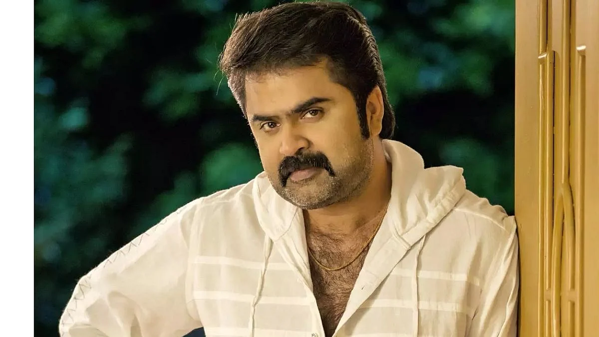 നടന് അനൂപ് മേനോന്റേ ഫേസ്ബുക്ക് പേജ് ഹാക്ക് ചെയ്തു; അഡ്മിനെമാറ്റി ഹാക്കര്മാര് പേജില് തമാശ വീഡിയോ അപ്ലോഡ് ചെയ്യുന്നു