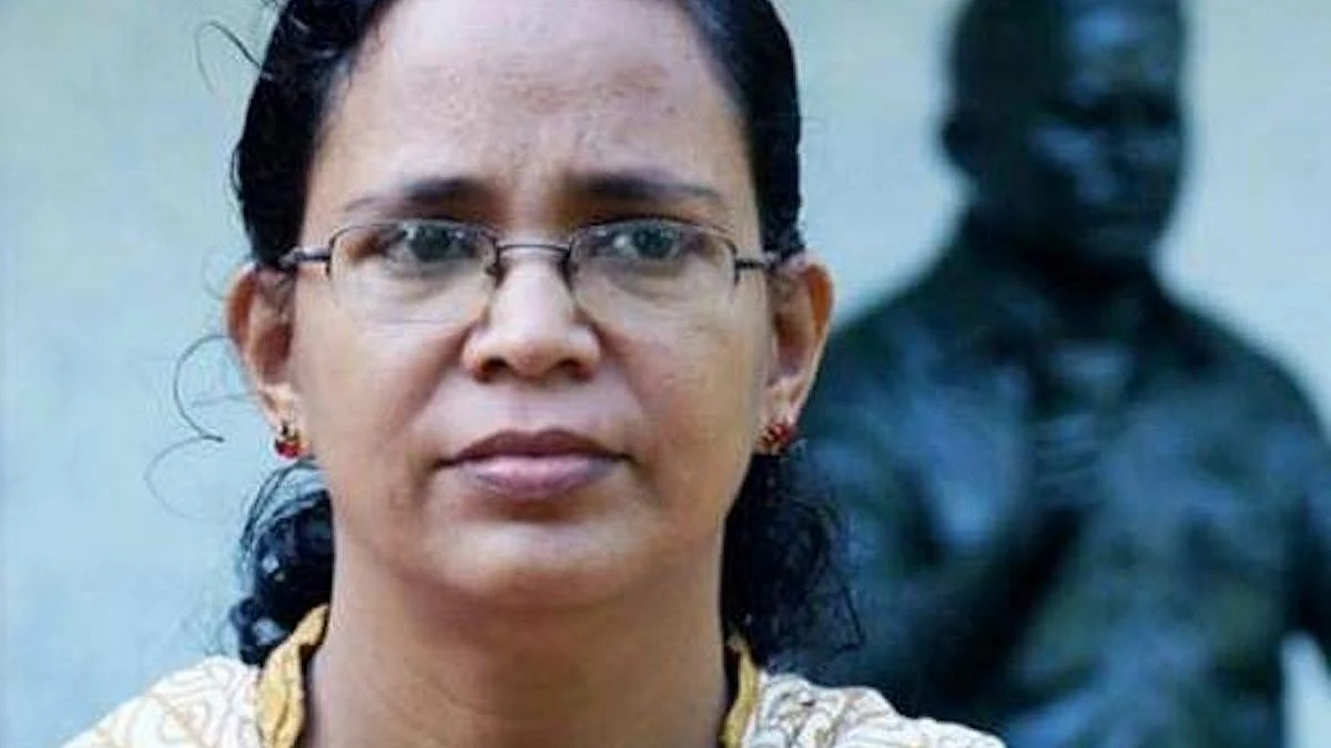 പൊതുപ്രവര്ത്തന രംഗത്തെ സ്ത്രീകളെ ഭീഷണി മുഴക്കി വീട്ടിലിരുത്തിക്കളയാമെന്ന് വ്യാമോഹിക്കേണ്ട; രമ്യ ഹരിദാസിന് പിന്തുണയുമായി കെ.കെ രമ