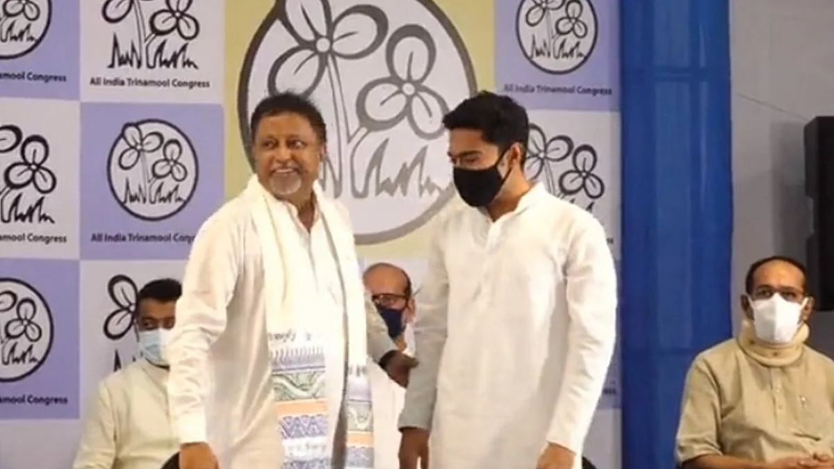 ബിജെപിക്ക് വീണ്ടും മമതയുടെ ഉഗ്രൻ തിരിച്ചടി; മുകുൾ റോയിയെ തൃണമൂലിലെത്തിച്ചു, ഇനിയും ആളുകളെത്തുമെന്ന് മുന്നറിയിപ്പും
