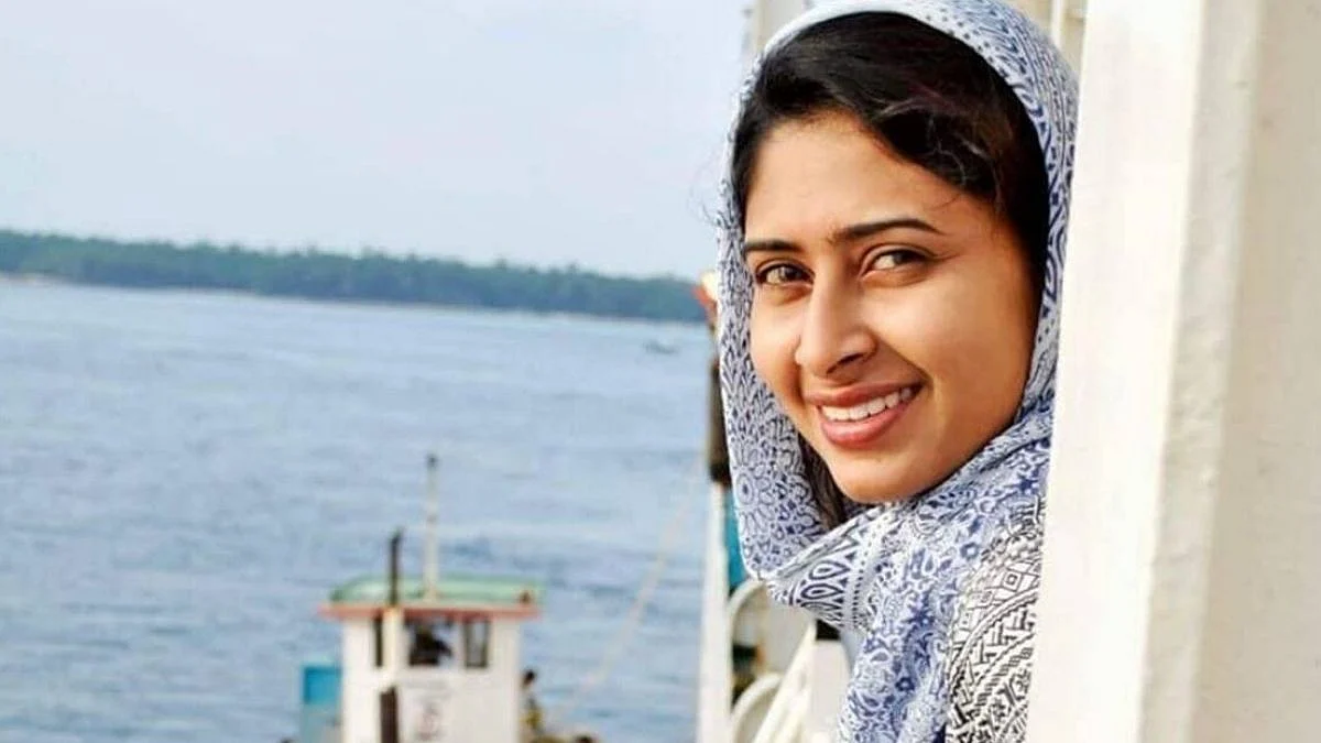 ബംഗ്ലാദേശുകാരിയാണെന്ന പ്രചരണത്തെ നേരിടാനൊരുങ്ങി ഐഷ സുല്ത്താന; ബിജെപിയെ പുറത്താക്കി സേവ് ലക്ഷദ്വീപ് ഫോറം