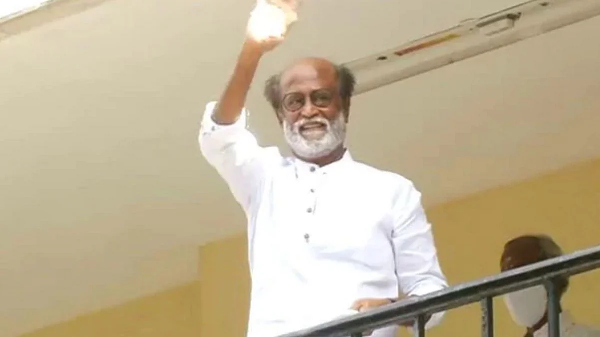 രാഷ്ട്രീയത്തിലേക്കില്ലെന്ന് രജനീകാന്ത്; രജനി മക്കള് മന്ഡ്രം പ്രവര്ത്തനം അവസാനിപ്പിച്ചു