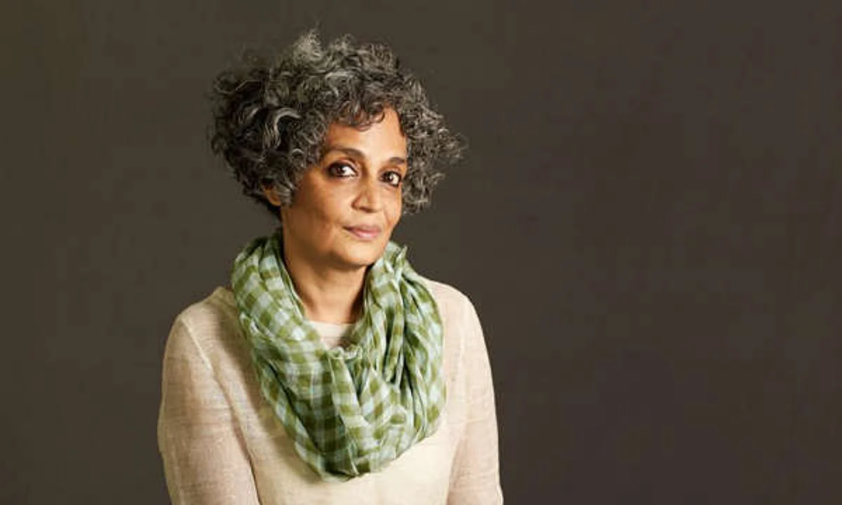 'ബിജെപി=ആനമുട്ട' എന്ന് കണ്ടപ്പോള് ഒരു മലയാളിയെന്ന നിലയില് അഭിമാനം തോന്നി: അരുന്ധതി റോയ്