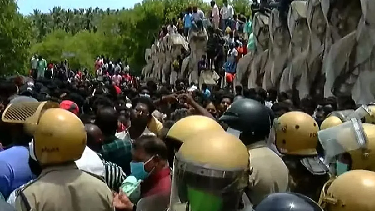 വിഴിഞ്ഞത്ത് കുരിശടി പൊളിക്കാന് സര്ക്കാര്, പ്രതിഷേധവുമായി വിശ്വാസികള്; സംഘര്ഷം