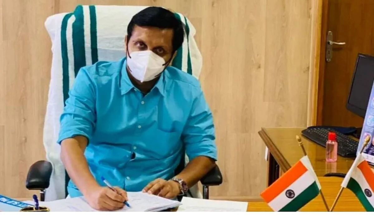 ജോലി ചെയ്യാതെ ശമ്പളം വാങ്ങാന് അനുവദിക്കില്ല, ഉദ്യോഗസ്ഥര്ക്ക് മുഹമ്മദ് റിയാസിന്റെ താക്കീത്