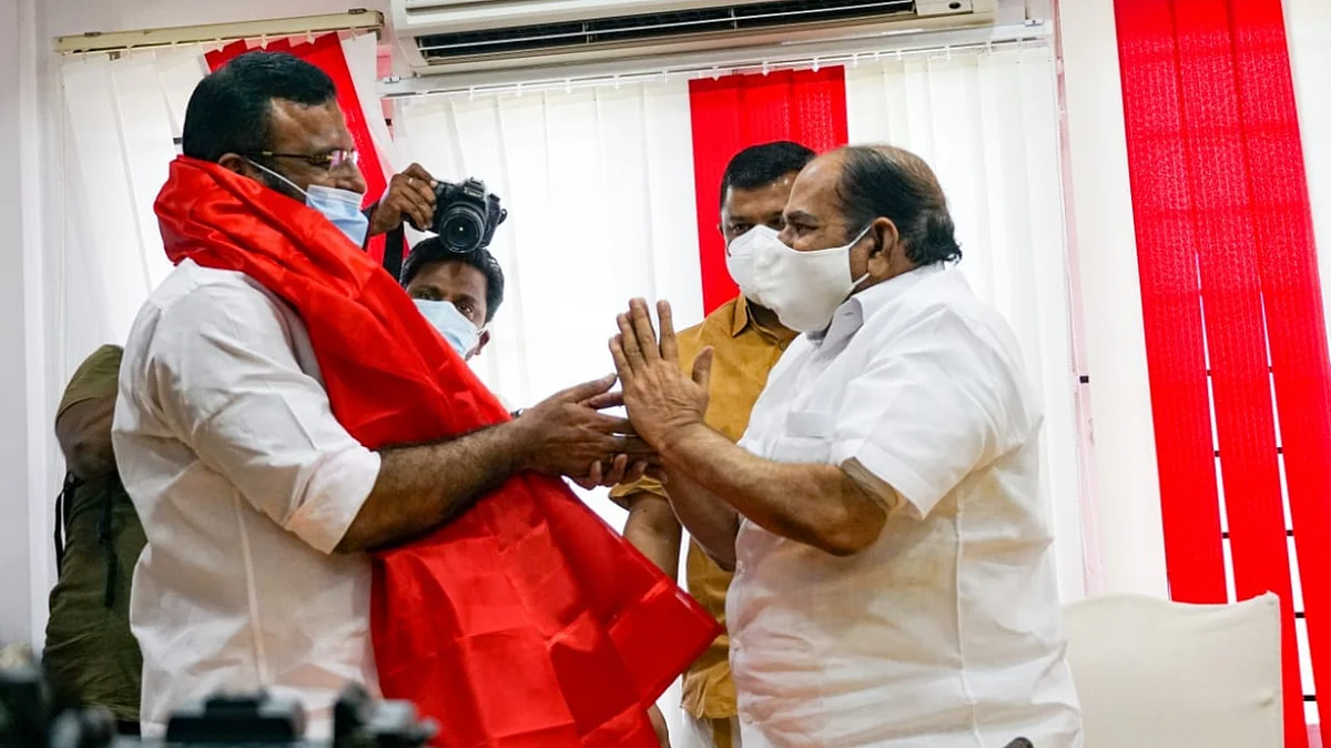 കെ.പി അനില്കുമാര് സി.പി.എമ്മില്, സ്വീകരിച്ച് കോടിയേരി ബാലകൃഷ്ണന്