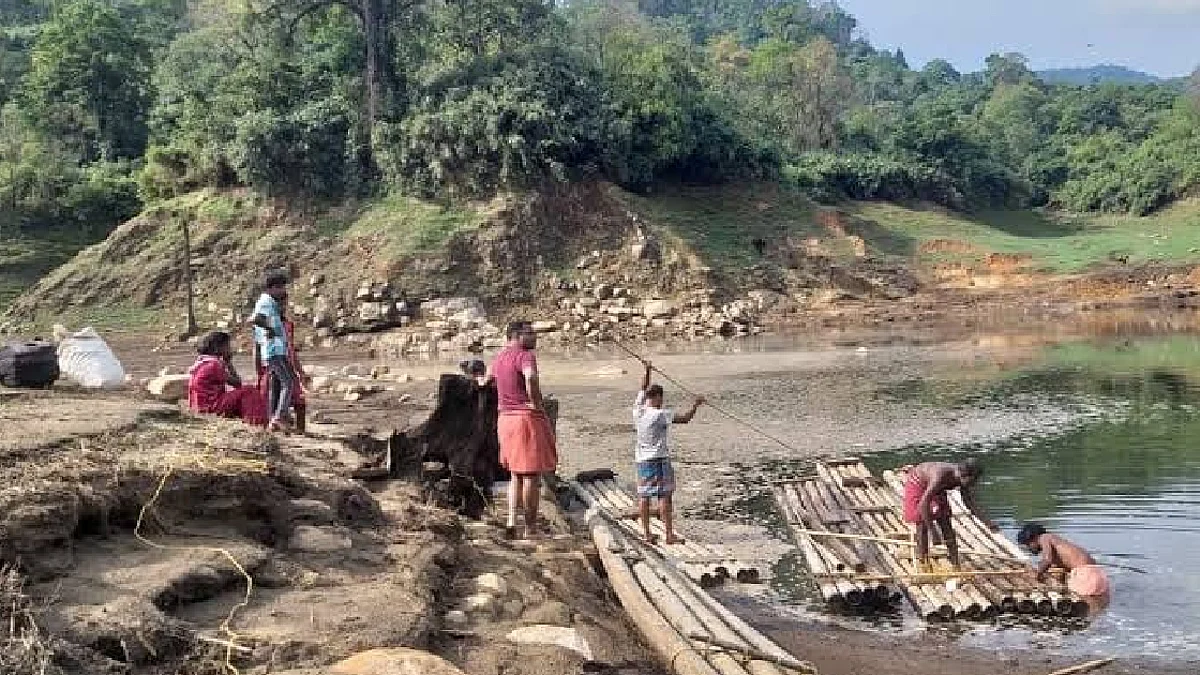 'വീടില്ല, ചികിത്സയില്ല, വിദ്യാഭ്യാസമില്ല, വന്യമൃഗ ഭീഷണിയും'; ജീവിക്കാന് മാര്ഗമില്ലാതെ അറേക്കാപ്പിലെ ആദിവാസി സമൂഹം