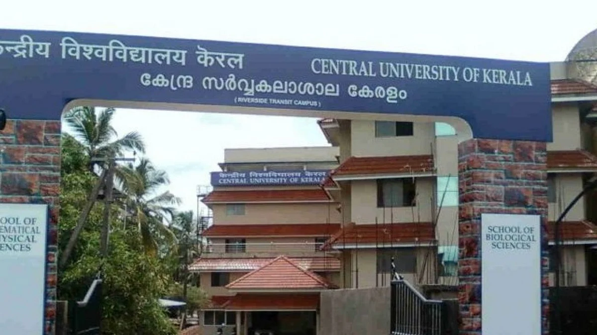 പുസ്തകത്തിലുള്ളത് മതി, രാജ്യതാത്പര്യത്തിനെതിരായ പരാമര്ശം വേണ്ട; സംഘപരിവാര് വിമര്ശനത്തിന് പിന്നാലെ കേന്ദ്രസര്വകലാശാല സര്ക്കുലര്