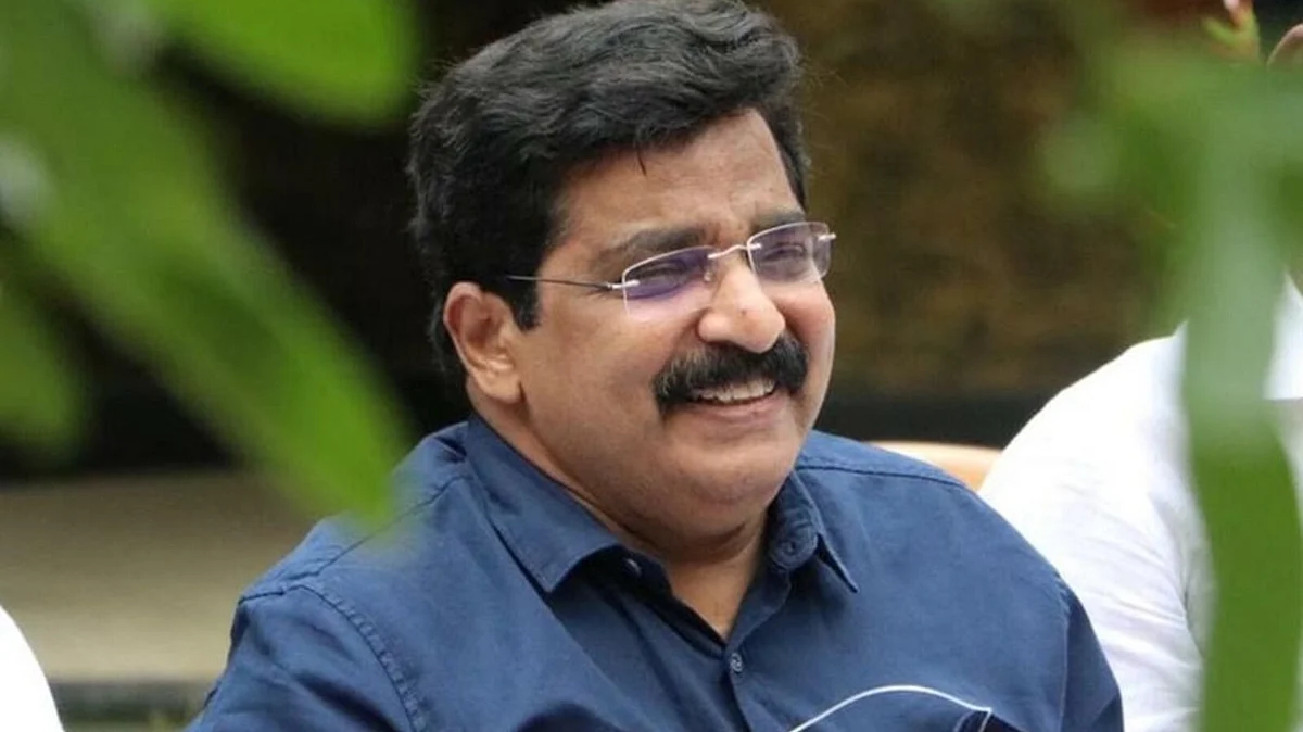 'മാര്ക്സ് വൃത്തിയില്ലാത്ത മനുഷ്യന്, കുളിക്കില്ല, പല്ലുതേക്കില്ല'; മുനീറിന്റെ പരാമര്ശം വിവാദത്തില്