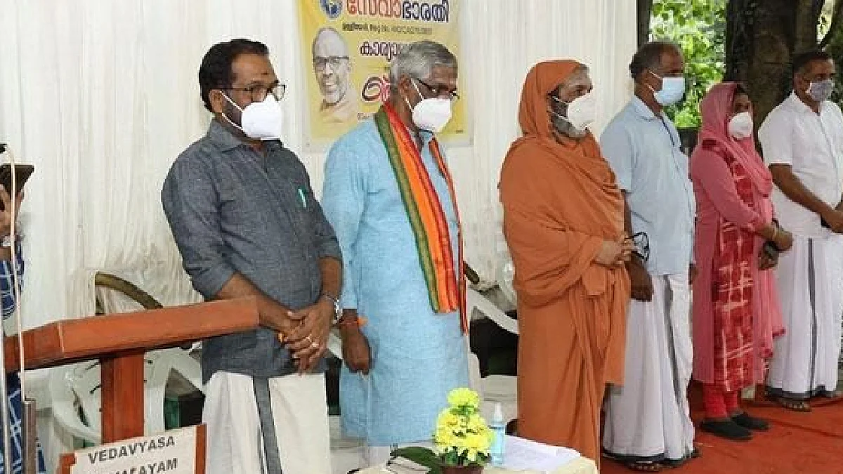 ആര്.എസ്.എസ് പരിപാടിയില് പങ്കെടുത്ത് ലീഗ് നേതാക്കള്; നേതൃത്വത്തിനെതിരെ വിമര്ശനം