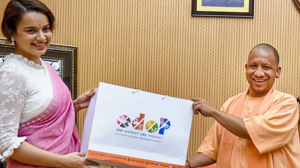 യു.പി ഭരിക്കുന്നത് രാമനെപ്പോലെ തപസ്വിയായ രാജാവെന്ന് കങ്കണ, നടിയ്ക്ക് വെള്ളിനാണയം സമ്മാനിച്ച് ആദിത്യനാഥ്