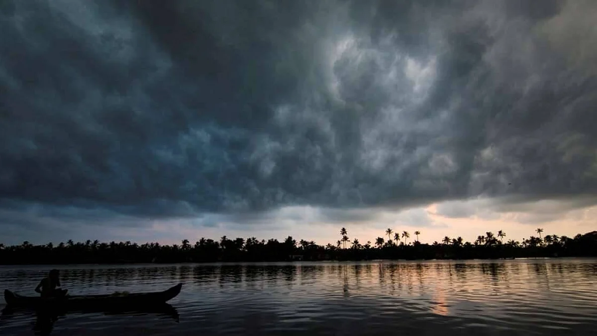 ഇടിയോട് കൂടിയ ശക്തമായ മഴയ്ക്ക് സാധ്യത; പതിനൊന്ന് ജില്ലകളില് യെല്ലോ അലര്ട്ട്
