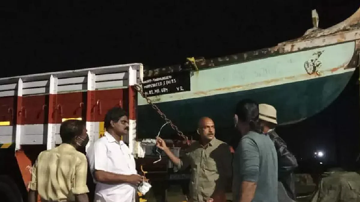 രക്ഷകരായി വീണ്ടും മത്സ്യത്തൊഴിലാളികള്; പത്തനംതിട്ടയിലേക്ക് കൊല്ലത്തുനിന്നും വള്ളങ്ങള്