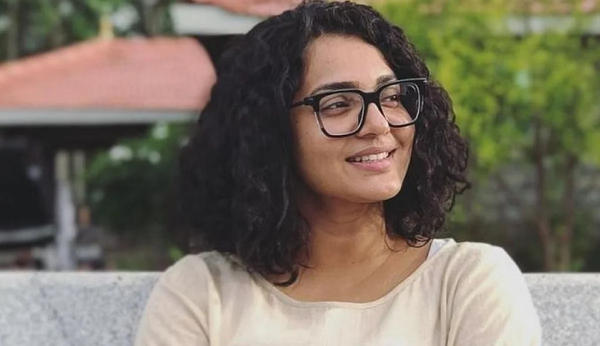 'വര്ഷങ്ങളോളം ഞാന് ചിരിക്കാതിരുന്നു'; ബുളീമിയയെ അതിജീവിച്ച അനുഭവം പങ്കുവെച്ച് പാര്വ്വതി