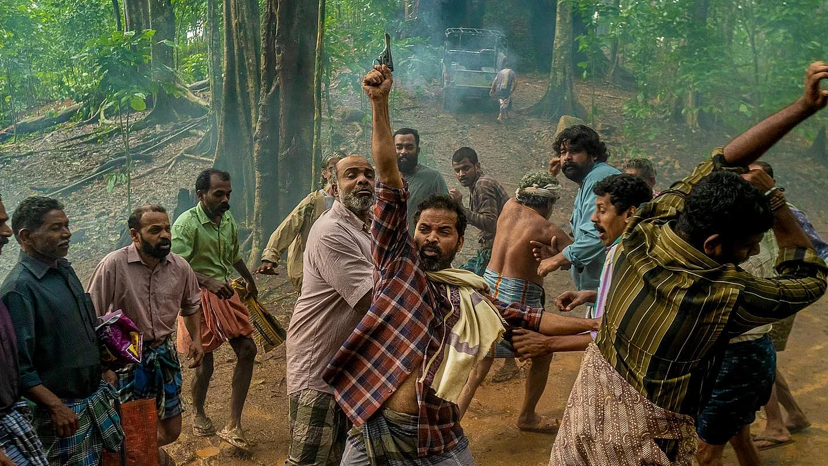ചുരുളിയിൽ ചുരുളഴിയുന്നത്