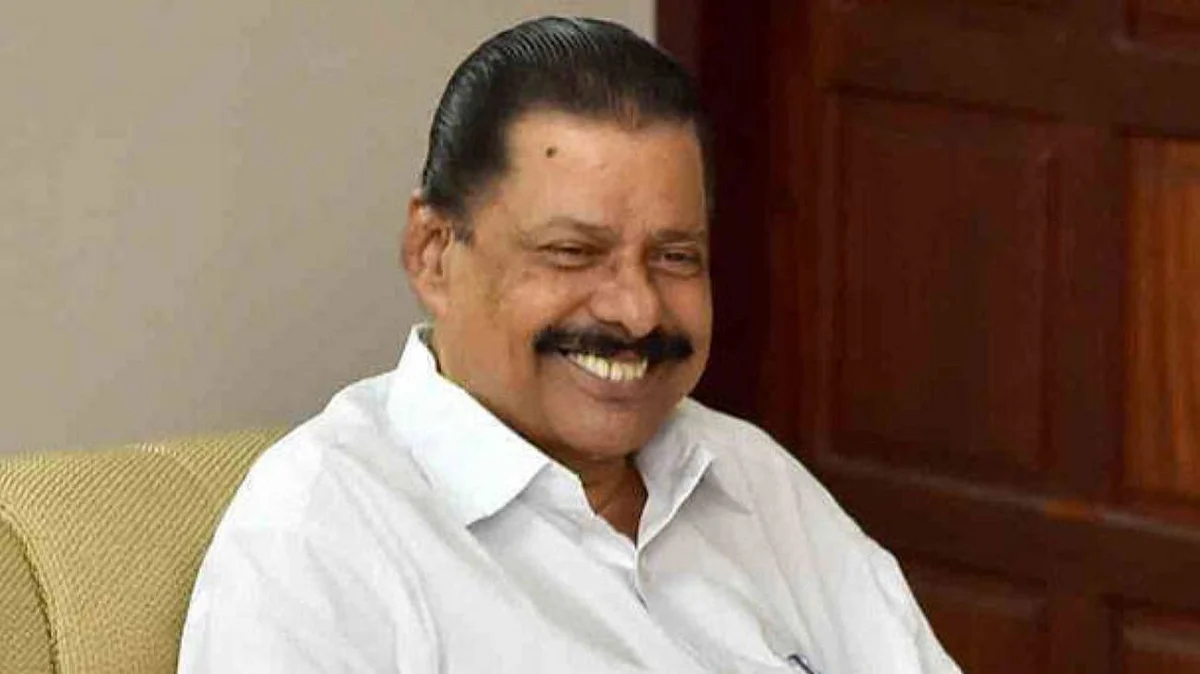 പാതയോരങ്ങളിലെ കൊടിമരങ്ങളും തോരണങ്ങളും നീക്കും, രാഷ്ട്രീയ-സാമുദായിക സ്പര്ദ്ധയ്ക്ക് വഴിവെക്കാതിരിക്കാനുള്ള മുന്കരുതല് സ്വീകരിക്കണം
