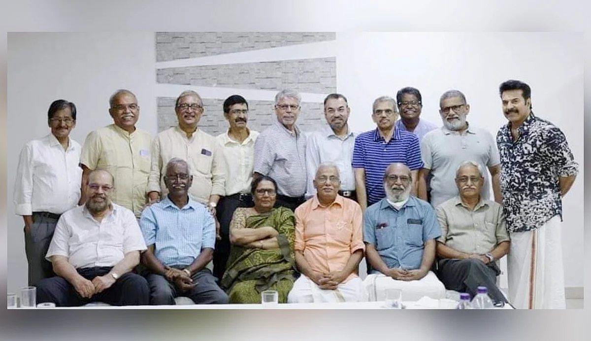 കോളേജ് ക്ലാസ്മേറ്റിനൊപ്പം മമ്മൂട്ടി