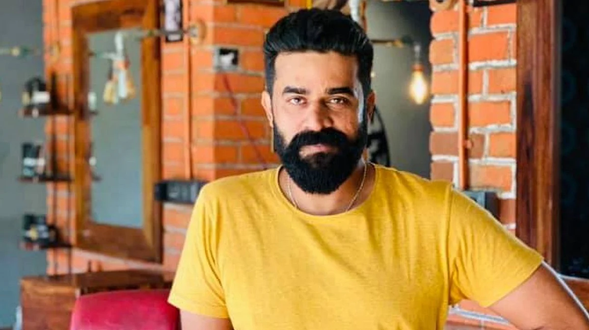 ബിസിനസ് ടൂറില്, ഹാജരാകാന് സമയം വേണമെന്ന് വിജയ് ബാബു; അടിയന്തിരമായി അന്വേഷണ ഉദ്യോഗസ്ഥന് മുന്നിലെത്തണമെന്ന് പൊലീസ്