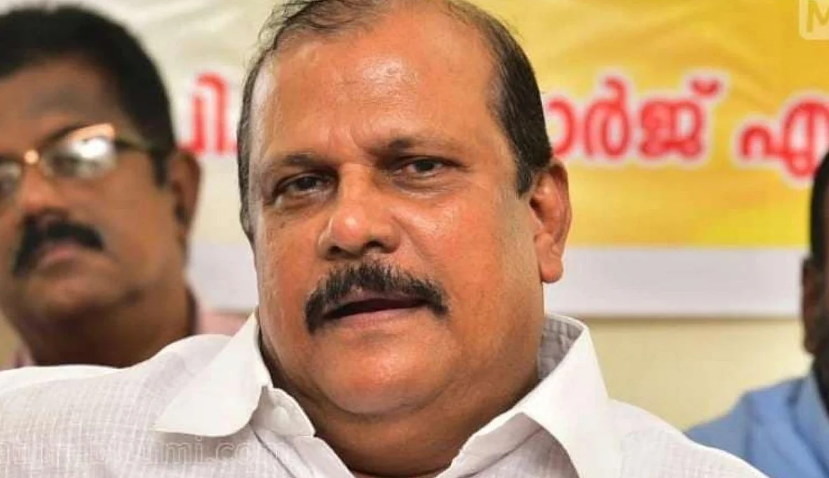 പി.സി ജോര്ജിനെ ചങ്ങലക്കിടണം അല്ലെങ്കില് നാട്ടുകാര് പഞ്ഞിക്കിടും; ഷോണ് ജോര്ജിന് യൂത്ത് കോണ്ഗ്രസിന്റെ തുറന്ന കത്ത്