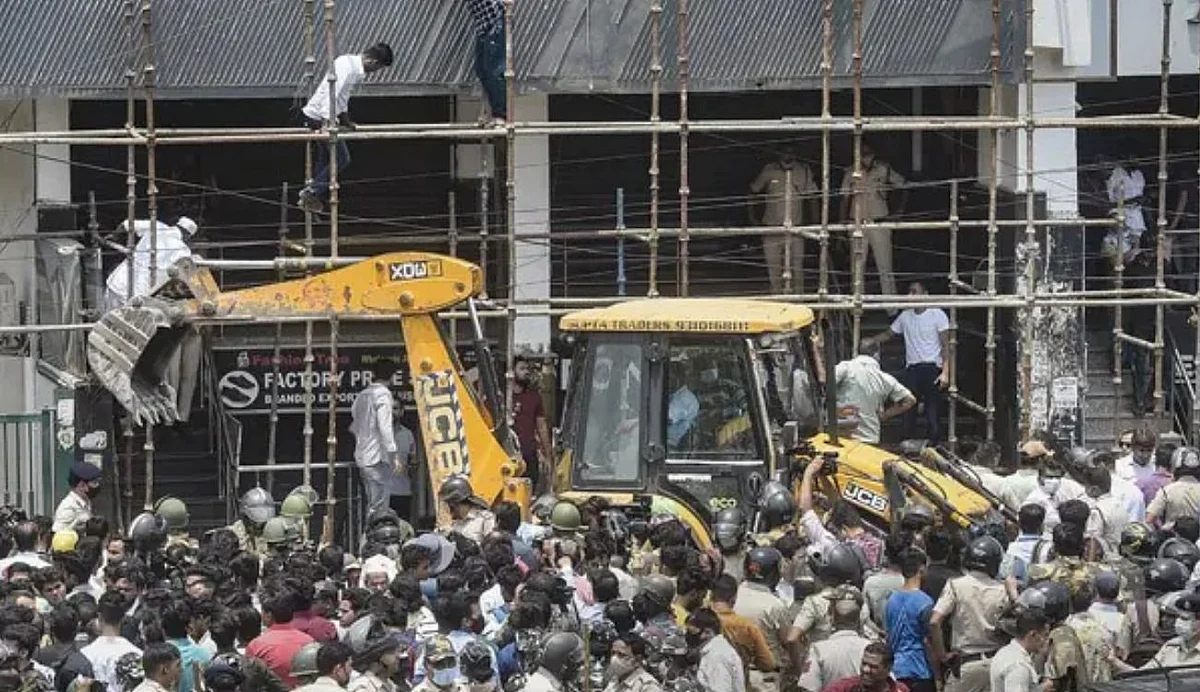 സിപിഎമ്മിന് എന്തുകാര്യം? ഷഹീന്ബാഗിലെ ഇടിച്ചുനിരത്തല് നിര്ത്തണമെന്ന ഹര്ജി പരിഗണിക്കാതെ സുപ്രീം കോടതി