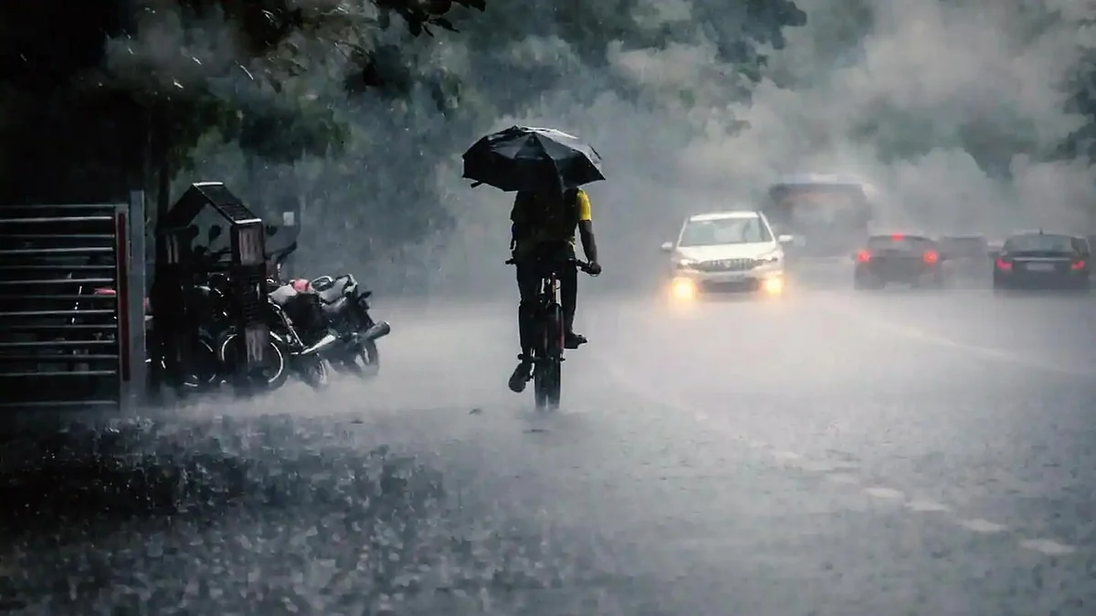സംസ്ഥാനത്ത് മിന്നല് പ്രളയത്തിന് കാരണമാകുന്ന മേഘവിസ്ഫോടനത്തിന് സാധ്യത; മുന്നറിയിപ്പുമായി കാലാവസ്ഥ പഠന റിപ്പോര്ട്ട്