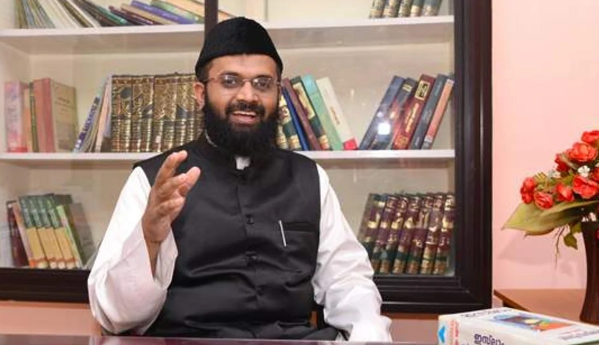 'അദ്വൈതാശ്രമത്തിലും ഈദ് ഗാഹ് നടക്കുന്നുണ്ട്'; വിദ്വേഷ പ്രസംഗത്തില് പി സി ജോര്ജ് മാപ്പ് പറയണമെന്ന് പാളയം ഇമാം